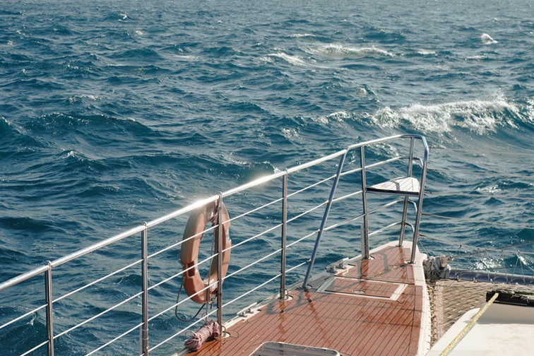 What to Expect from a Professional Boat Repair Service: From Diagnosis to Delivery